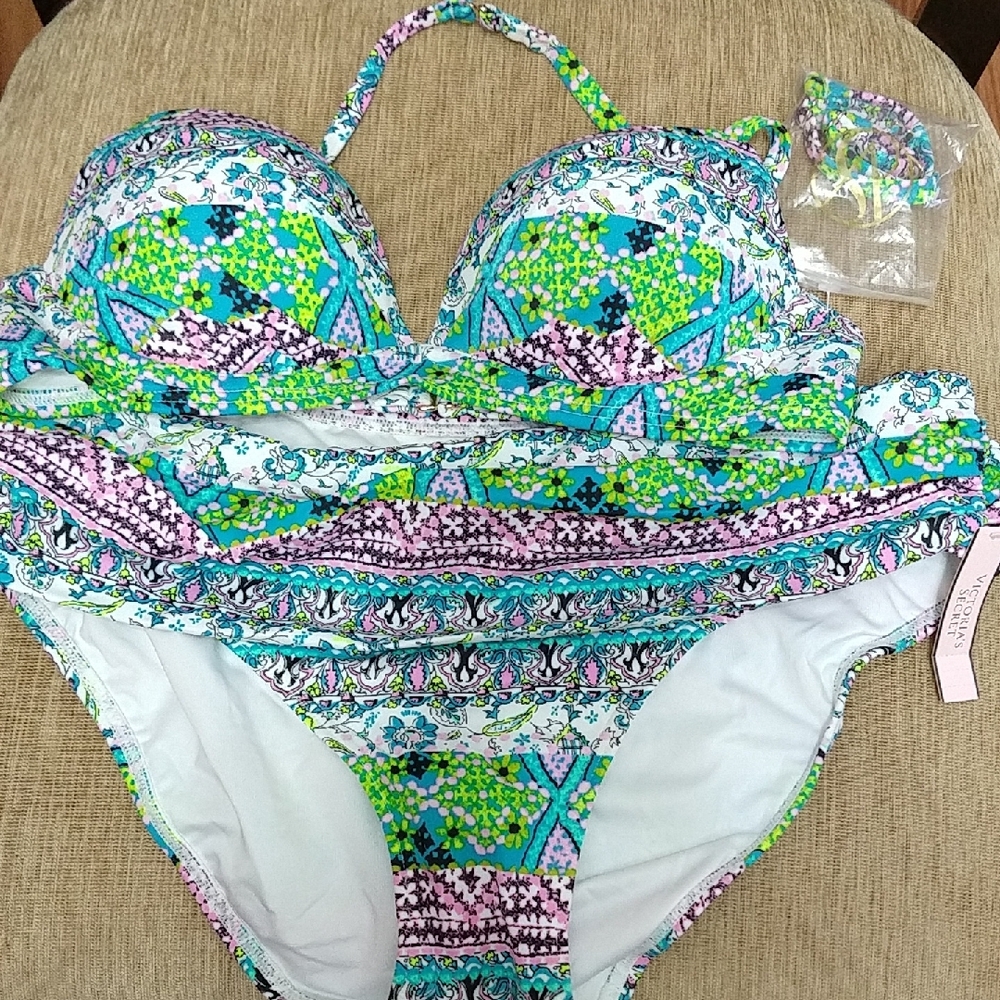Victoria's Secret Bikini Top And Bottom (Top 34A Bottom M)